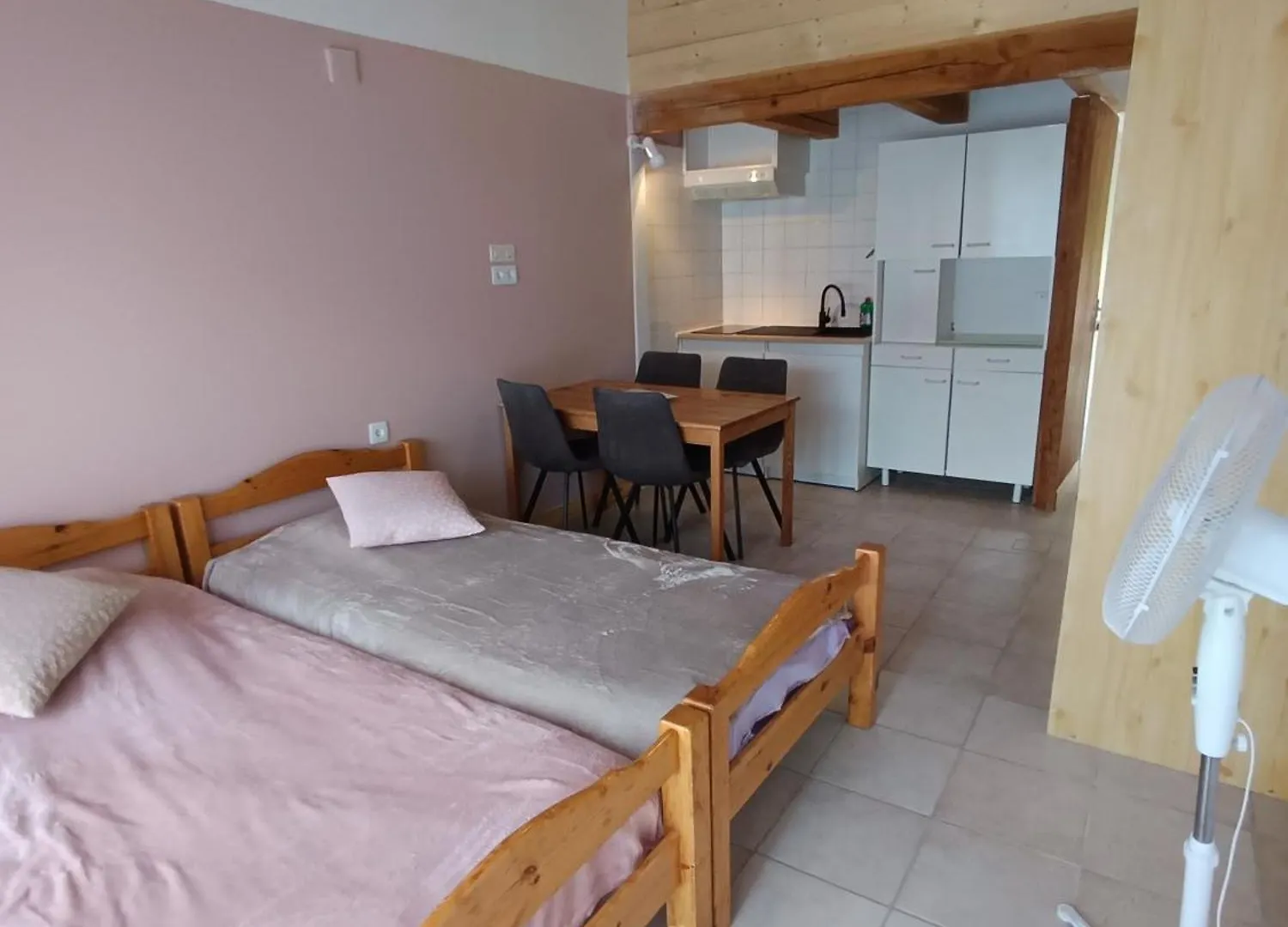 Le Clos Des Romarins Gite Lavande Belmontet Ferienhaus
